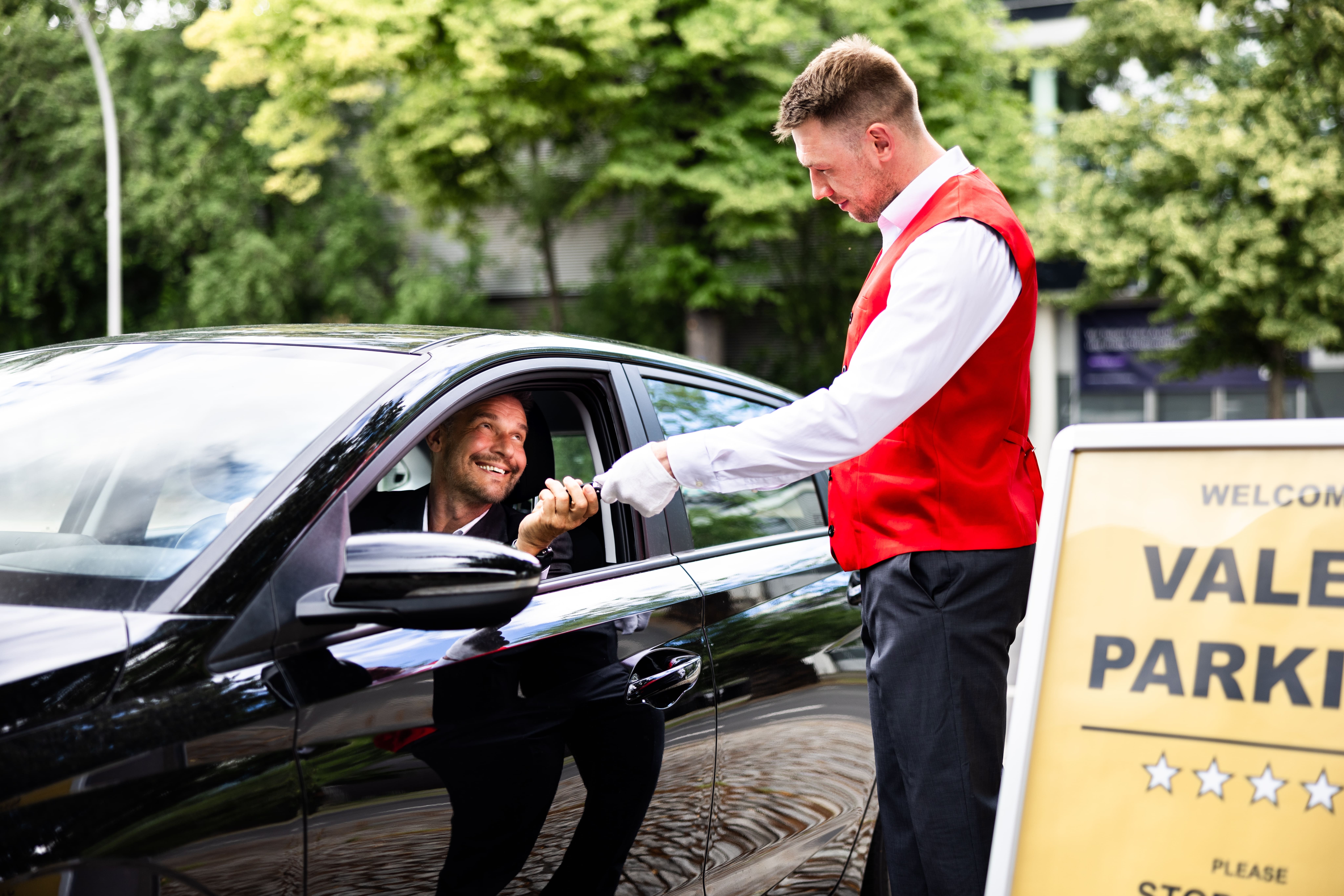 Service voiturier VS parking privé aéroport