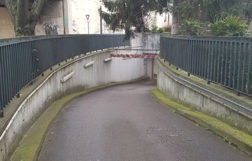 Places de parking à louer à Courbevoie La Défense, square Henri Regnault