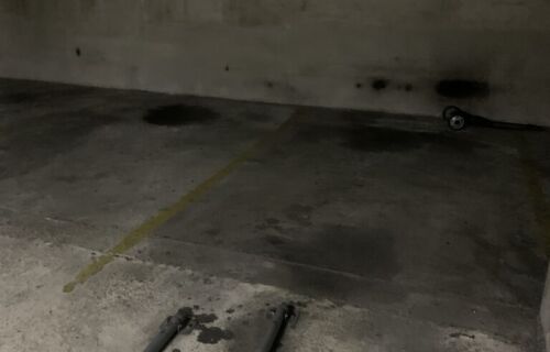 Parking près du périphérique, Clichy/barrière 17eme