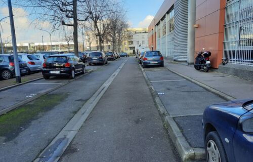 Parking près de la tour d Asnières.