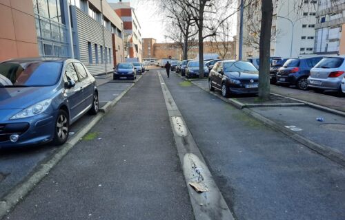 Parking près de la tour d Asnières.