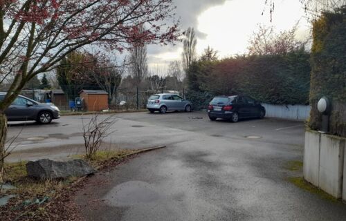 Loue place de parking extérieure à l'année