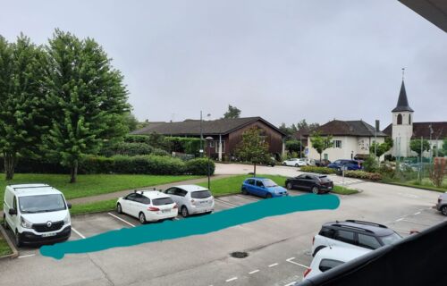 Place de parking en extérieur - proche air de covoiturage pour partir en Suisse