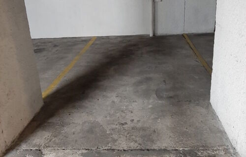 PARIS :Parking quartier Nation