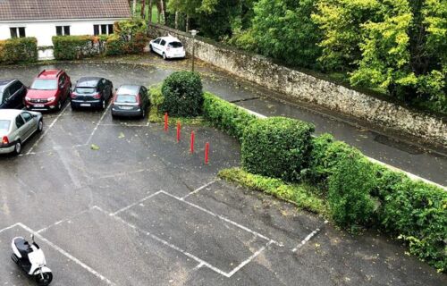 Parking extérieur dans résidence privée
