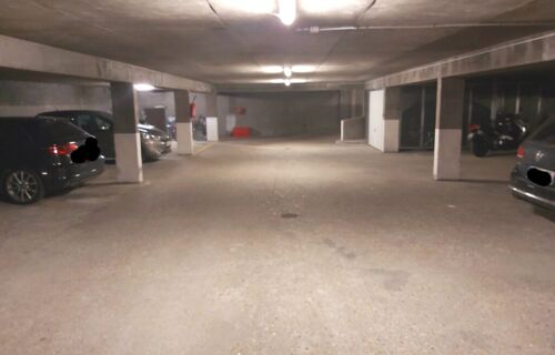 Parking couvert proche métro - 5 min ligne 13 a pied, 10 min Porte de Versailles à pied