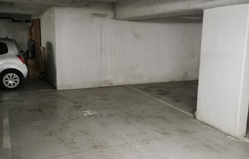 Place de parking proche de la gare de Bussy Saint Georges