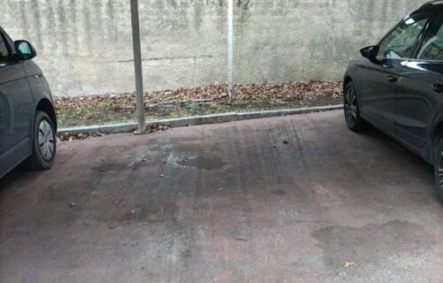 Emplacement Écully en face de l'arrêt de bus, 50m de l'école Centrale