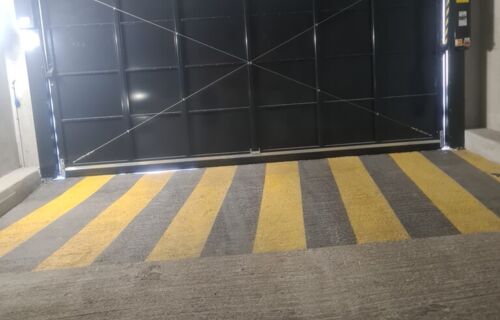 Parking près du métro les Agnettes