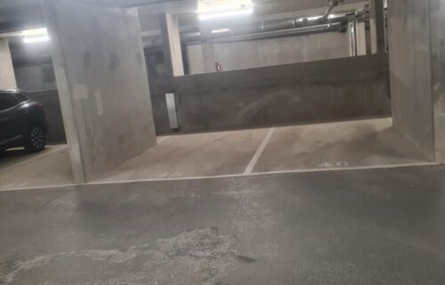 Parking près du métro les Agnettes