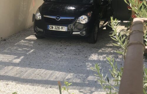 Stationnement proche stade vélodrome dans jardin privé