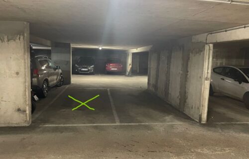 PARKING SECURISE A DEUX PAS DES LIGNES DE METRO 8, 10, 12 ET 6.