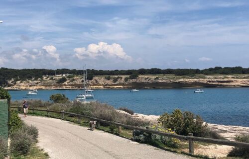 Place de parking en bord de mer.  5 min plage et port de Carro