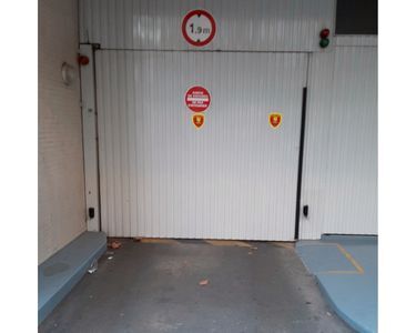 Parking prochemetro Philippe Auguste , bus 71 et76