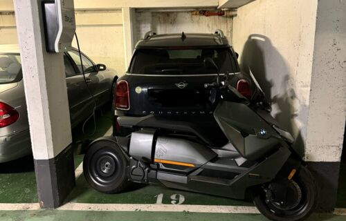 Location parking avec borne électrique