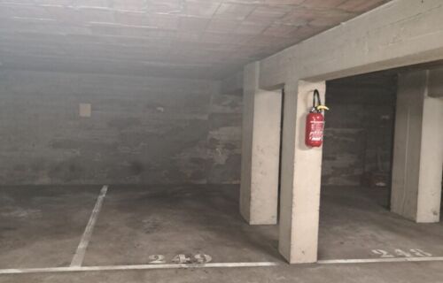 Parking à Garches à côté de l'hôpital