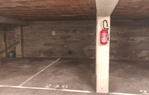 Parking à Garches à côté de l'hôpital