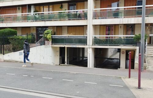 A louer Parking a 4 minutes de la gare de Bondy