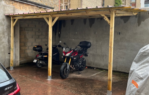 A louer parking deux roues abrité dans cours sécurisée
