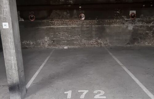 Place de parking fermé sous-sol