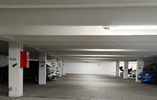 Parking couvert dans box fermé près de la gare d'Antibes