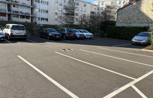 Emplacement parking privé extérieur sécurisé dans résidence à Vincennes