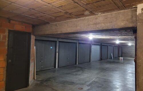 Loue BOX FERMÉ 12,25 m2 dans parking sous-terrain