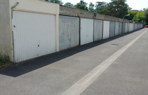 Mérignac Box Fermé  Parc de Capeyron rue des cépaages 150€/mois