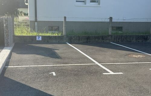 🚗 Parking privé à 9 minutes de l’aéroport Bâle-Mulhouse – Tranquillité assurée ! ✈️