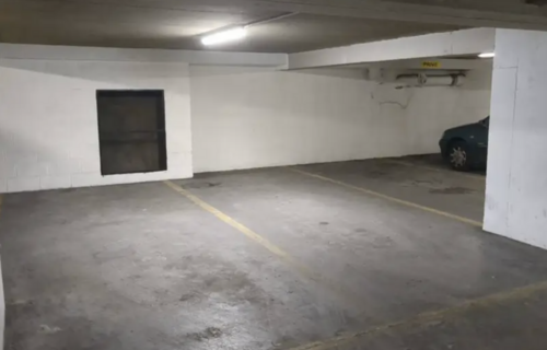 Place spacieuse et facile d'accès parking Parc Monceau