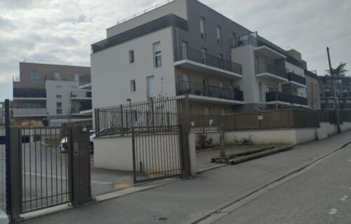 PLUSIEURS BOXES NEUFS AVEC VIDEOSURVEILLANCE CHAMPS-SUR-MARNE