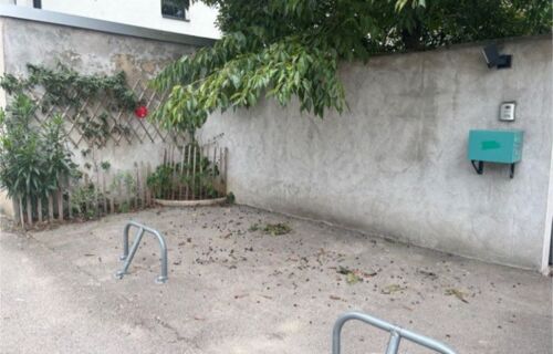 Parking surveillé stop-park impassé privée Gratte-Ciel Villeurbanne