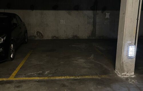 place de parking sécurisé sous sol