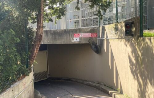 2 places de parking – Rue Vergniaud – Glacière / Corvisard