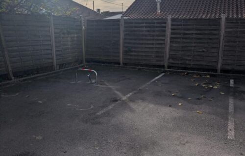 Loue place de parking sécurisée type PMR proche Hôpital Robert Piqué