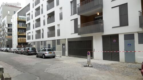 Grande place de parking, Rue de la Faïencerie, quartier Bacalan Chartrons Lucien Faure Bordeaux