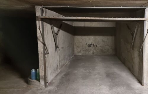 Paris 7e – Box fermé 5,50 x 2,20 m – Résidence de standing (Necker)