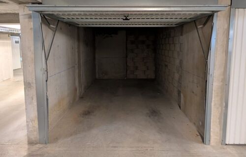 Parking sous terrain fermé