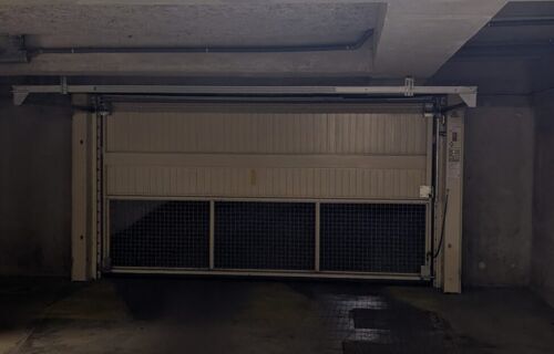 Parking sous terrain fermé