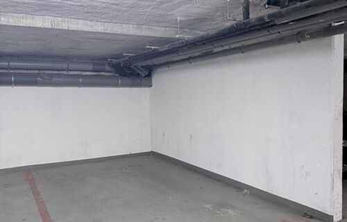 Parking sécurisé proche du Stade de France.