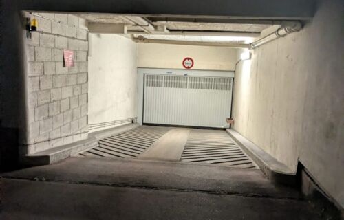 Parking box fermé et sécurisé