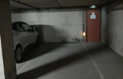 Parking en sous-sol pour une voiture ou 3 scooters