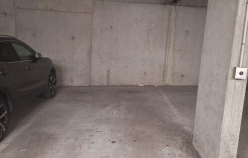 Location d’une place de parking ( couvert).