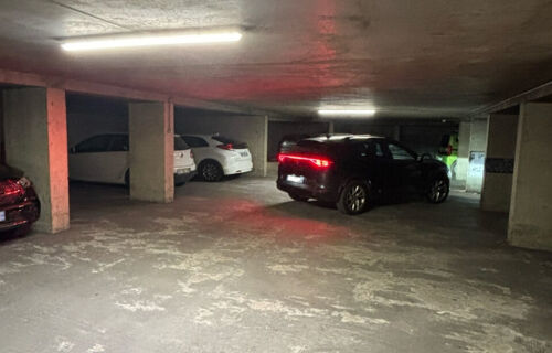 Place de parking sécurisée - 2 min Métro République ligne A -Accès Immédiat Lyon 6