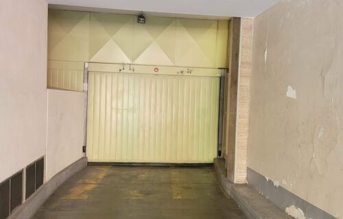 Parking sécurisé, emplacement stratégique