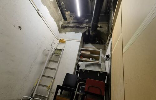 Cave sécurisée, aérée, saine et très haute sous plafond. Rue de la Paix