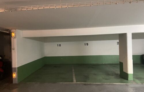 Parking 13 rue du delta 75009