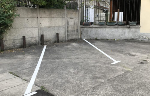 Parking à Pantin prés de la porte de Pantin Métro Hoche à 5 mns à pied de Paris , 1 minute de la piste cyclable Canal de l'Ourcq proche métro, tramway et gare RER et bus