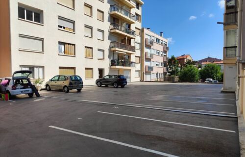 place de Parking entre Palais de Justice et Saint Michel