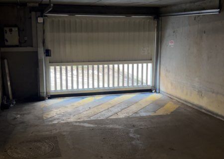 GRAND BOX/PARKING FERME A 5 min à pied du RER de BOISSY ST LEGER